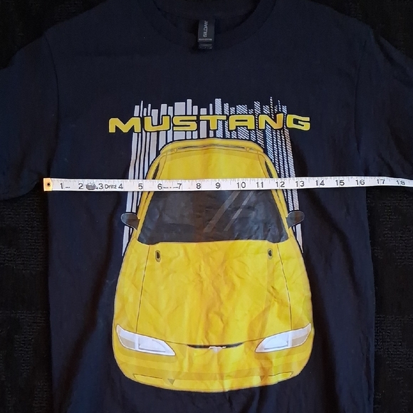 Gildan Black T‑Shirt with Yellow Mustang Car Graphic - Picture 5 of 7